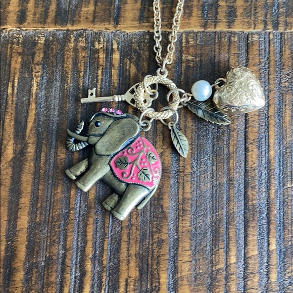 Forever 21 Elephant Necklace - Picture 1 of 2